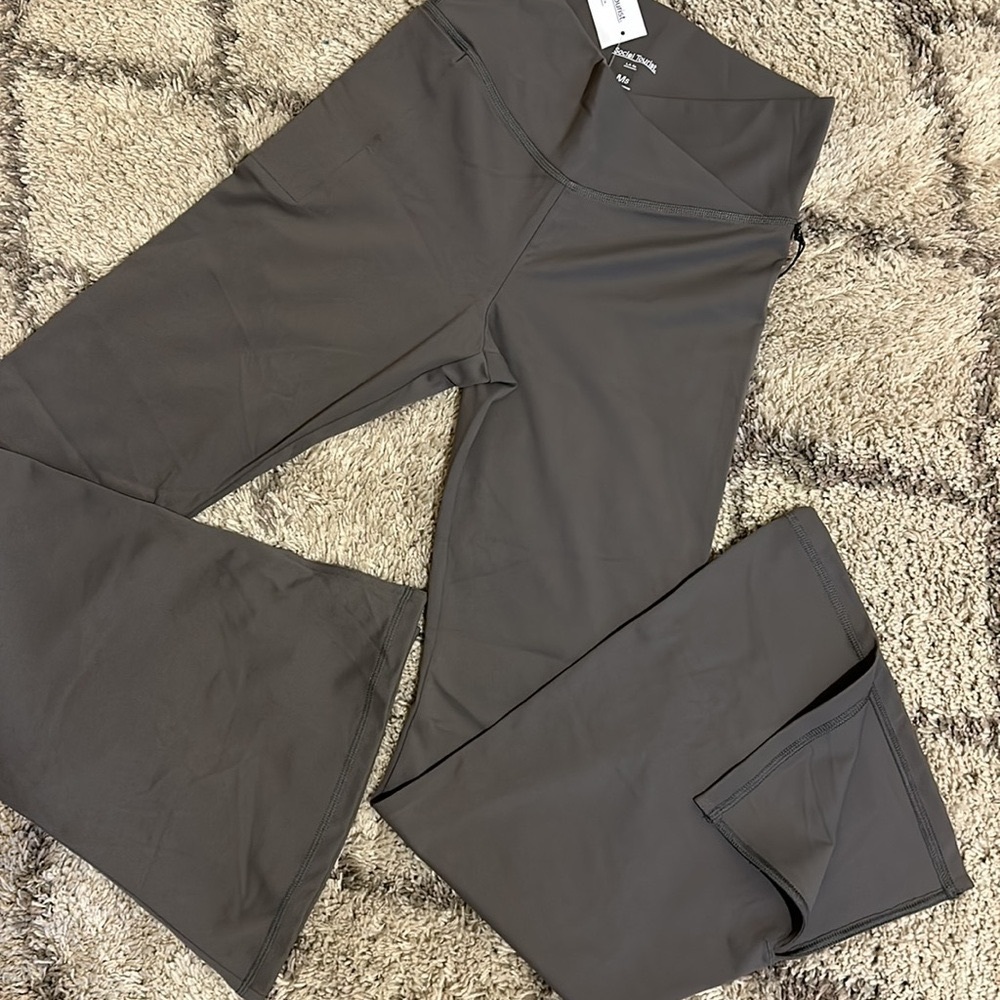 BRAND NEW! Social Tourist/Abercrombie medium petite